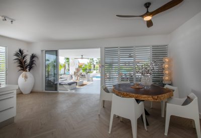 Slaapkamer van 7-slaapkamer villa in Vista Royal met zwembad