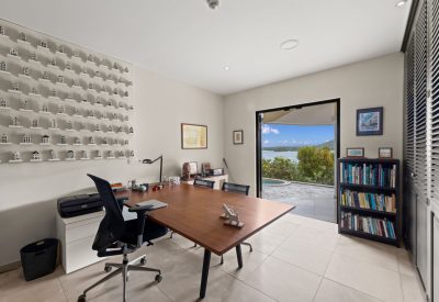 Moderne keuken van 5-slaapkamer watervilla in Spaanse Water met zwembad