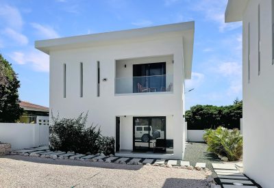 Ruime woonkamer van 2-slaapkamer appartement in Matancia met zwembad