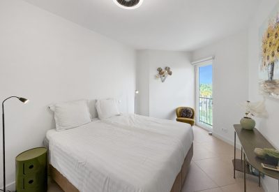 Ruime woonkamer van 3-slaapkamer penthouse in Piscadera met zwembad