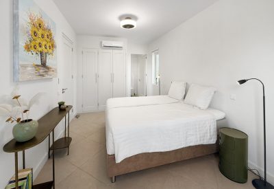 Moderne keuken van 3-slaapkamer penthouse in Piscadera met zwembad